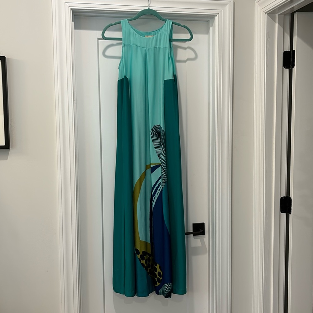 Preowned condition H&M tropical maxi size 2